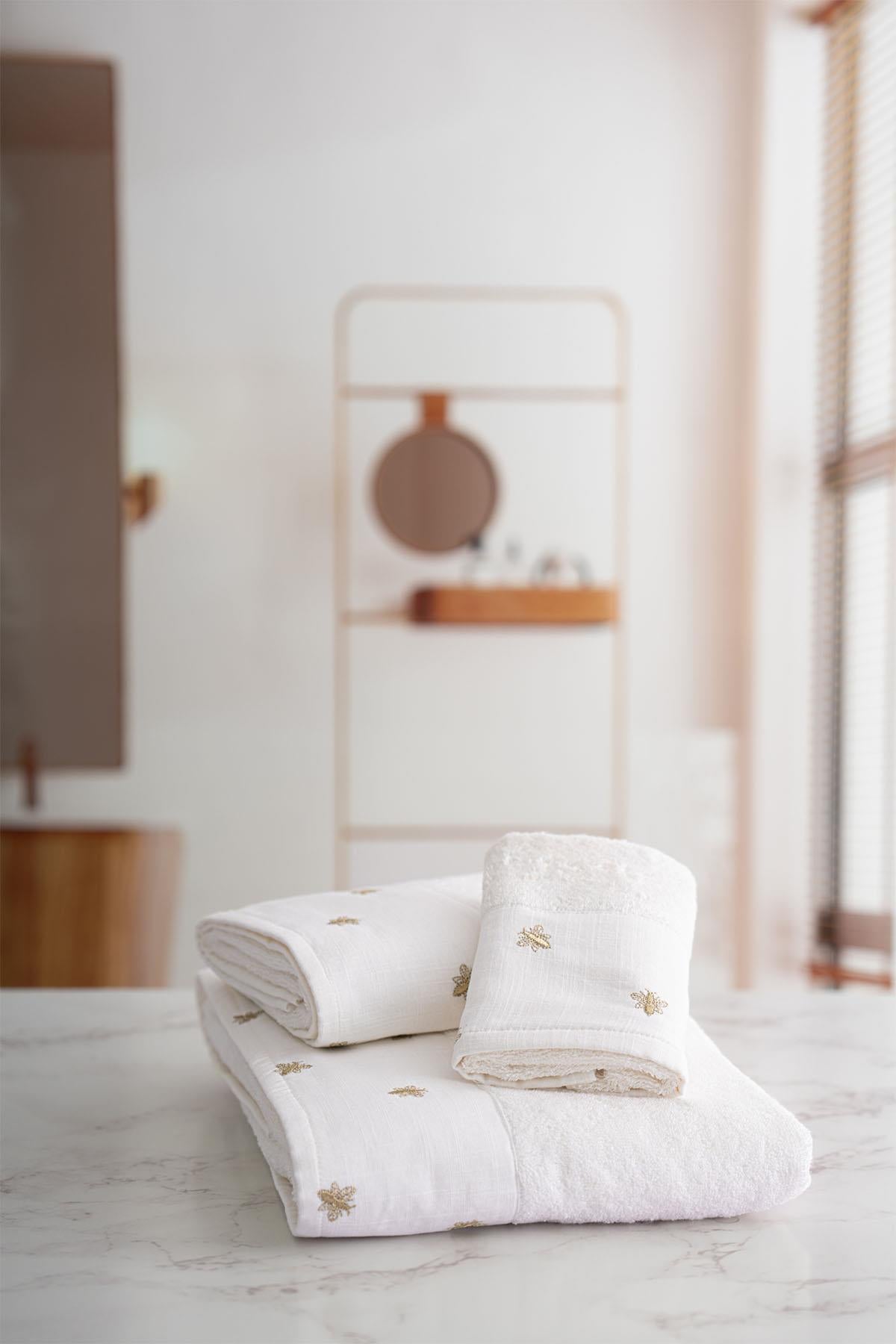 Bee Life Bee Embroidered Hand Towel (30 x 50 cm)