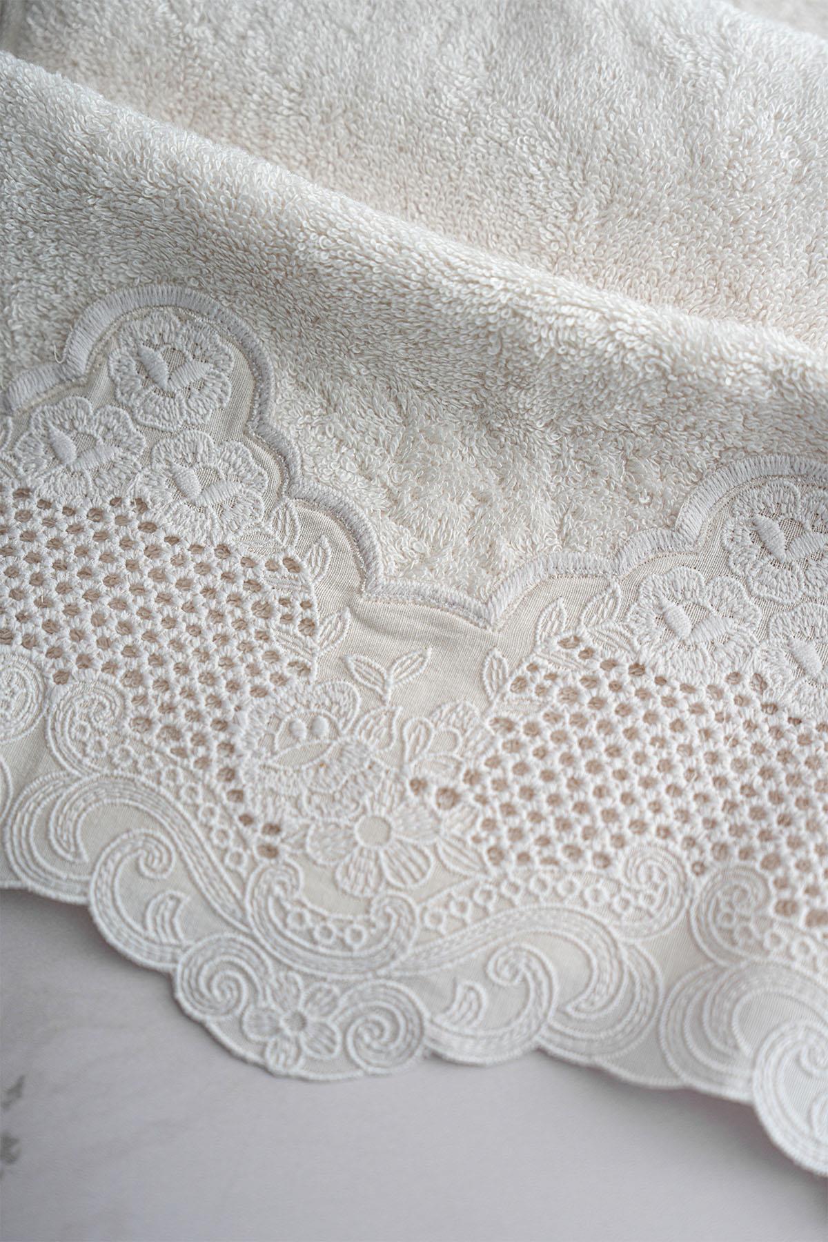 Iris Embroidered Hand Towel (30 x 50 cm)