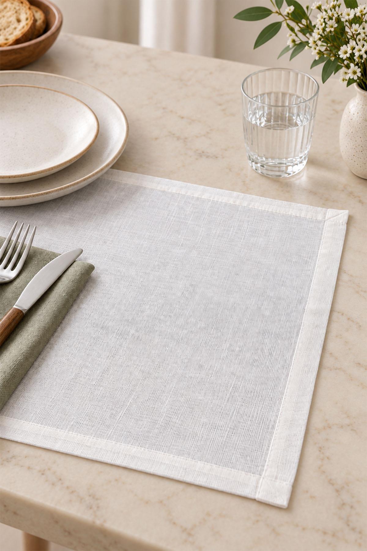 Run Plain Stain-Resistant, Easy-to-Use Placemat Set of 4 (35 x 45 cm)