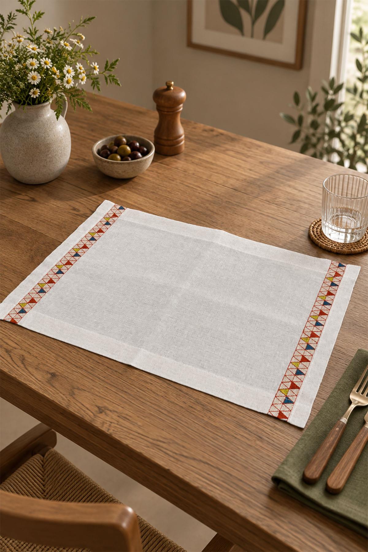 Tria Tile Pattern Stain-Resistant, Easy-to-Make Placemat (30 x 50 cm)