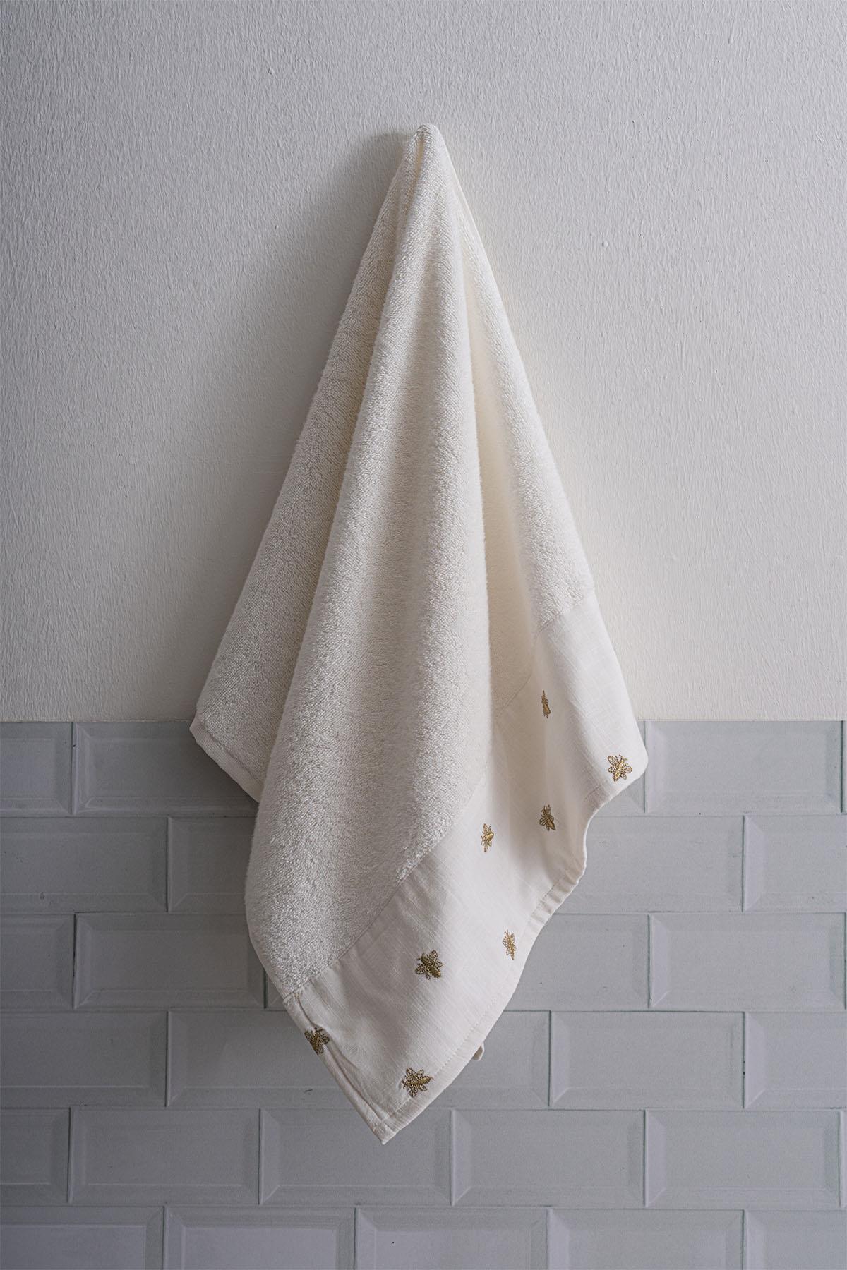 Bee Life Bee Embroidered Bath Towel (90 x 150 cm)