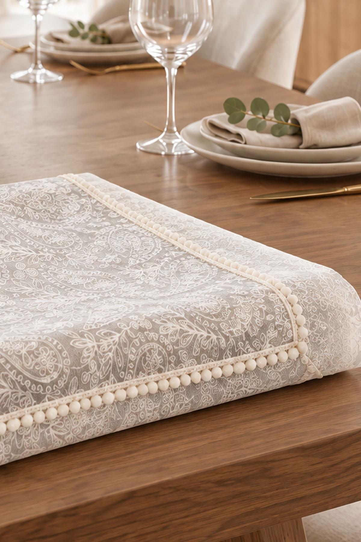 Esperenza Embroidered Stain-Resistant Runner (40 x 140 cm)