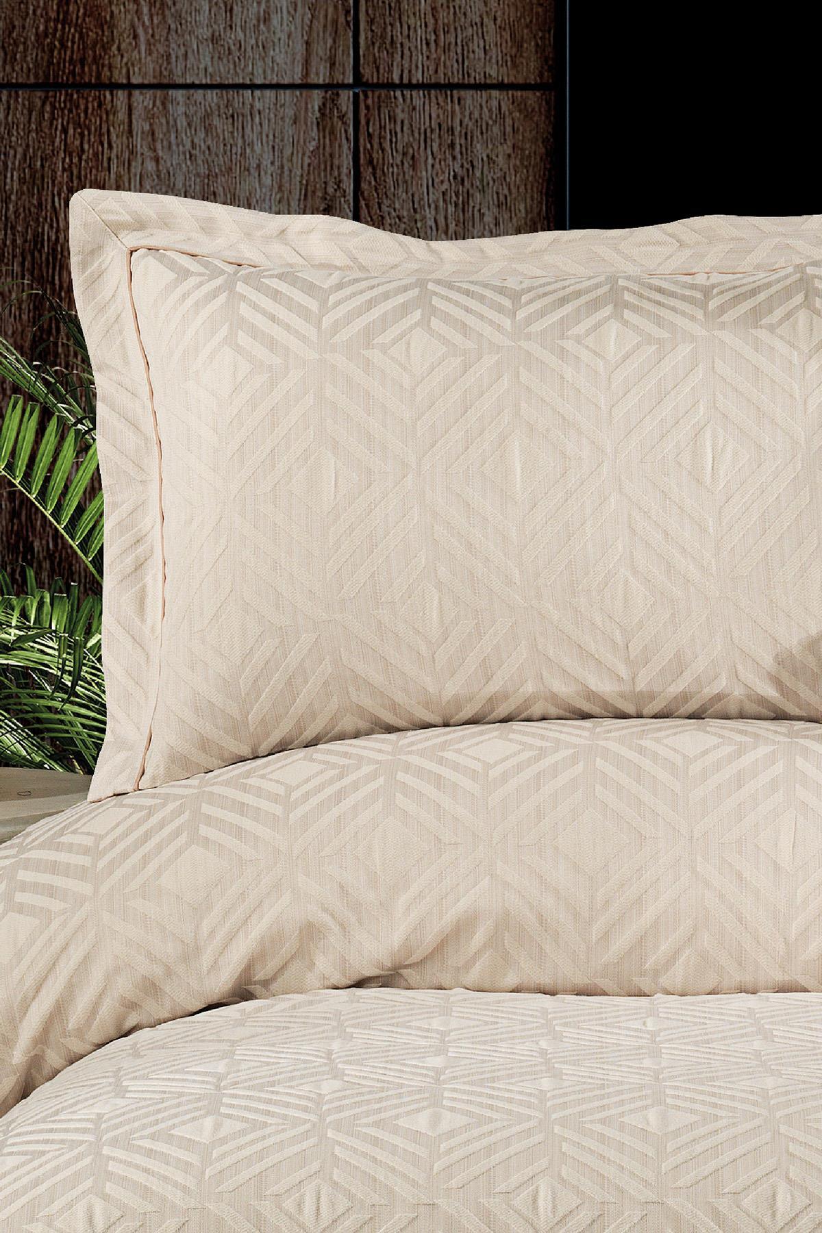 Beige geometric patterned jacquard double bedspread and pillowcase set