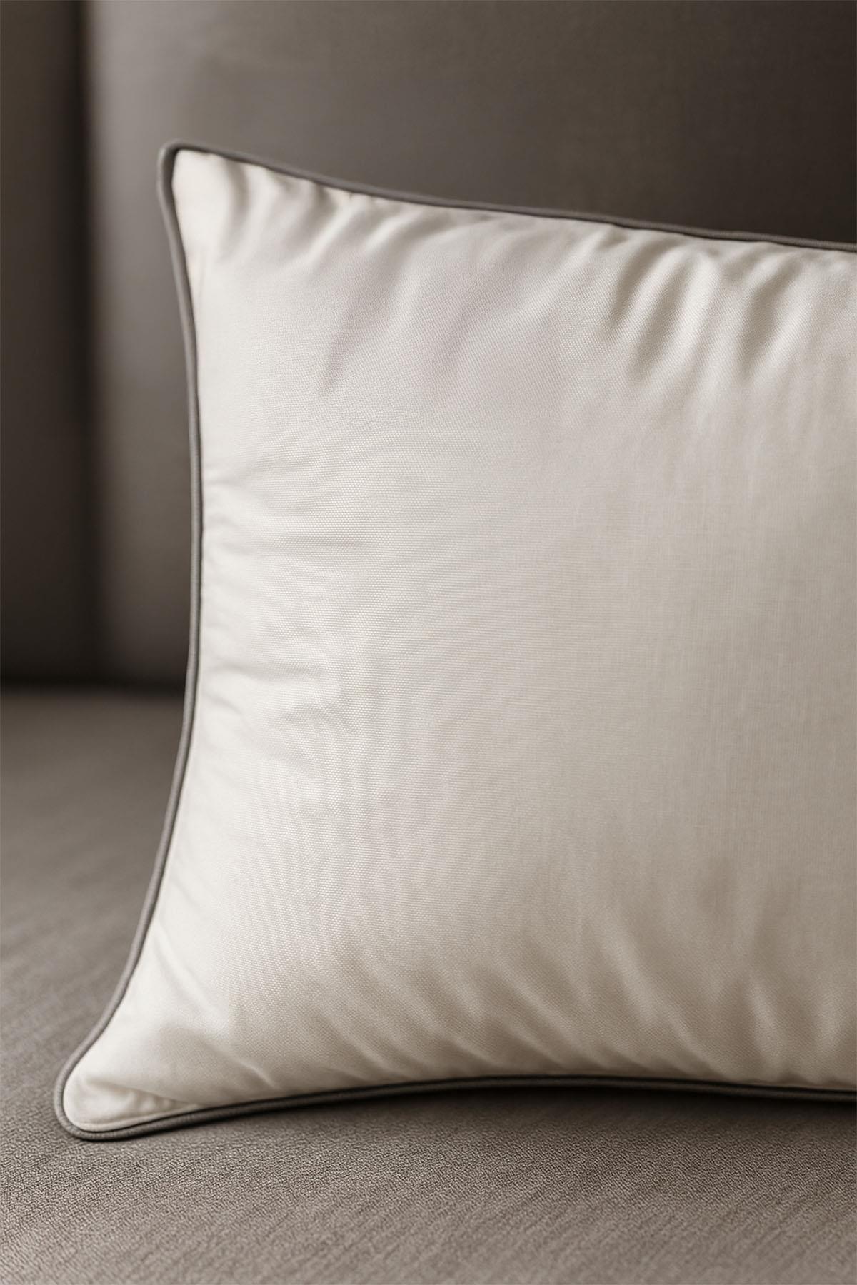 Royal Comfort Pillow (50 x 70 cm) / 900 GR