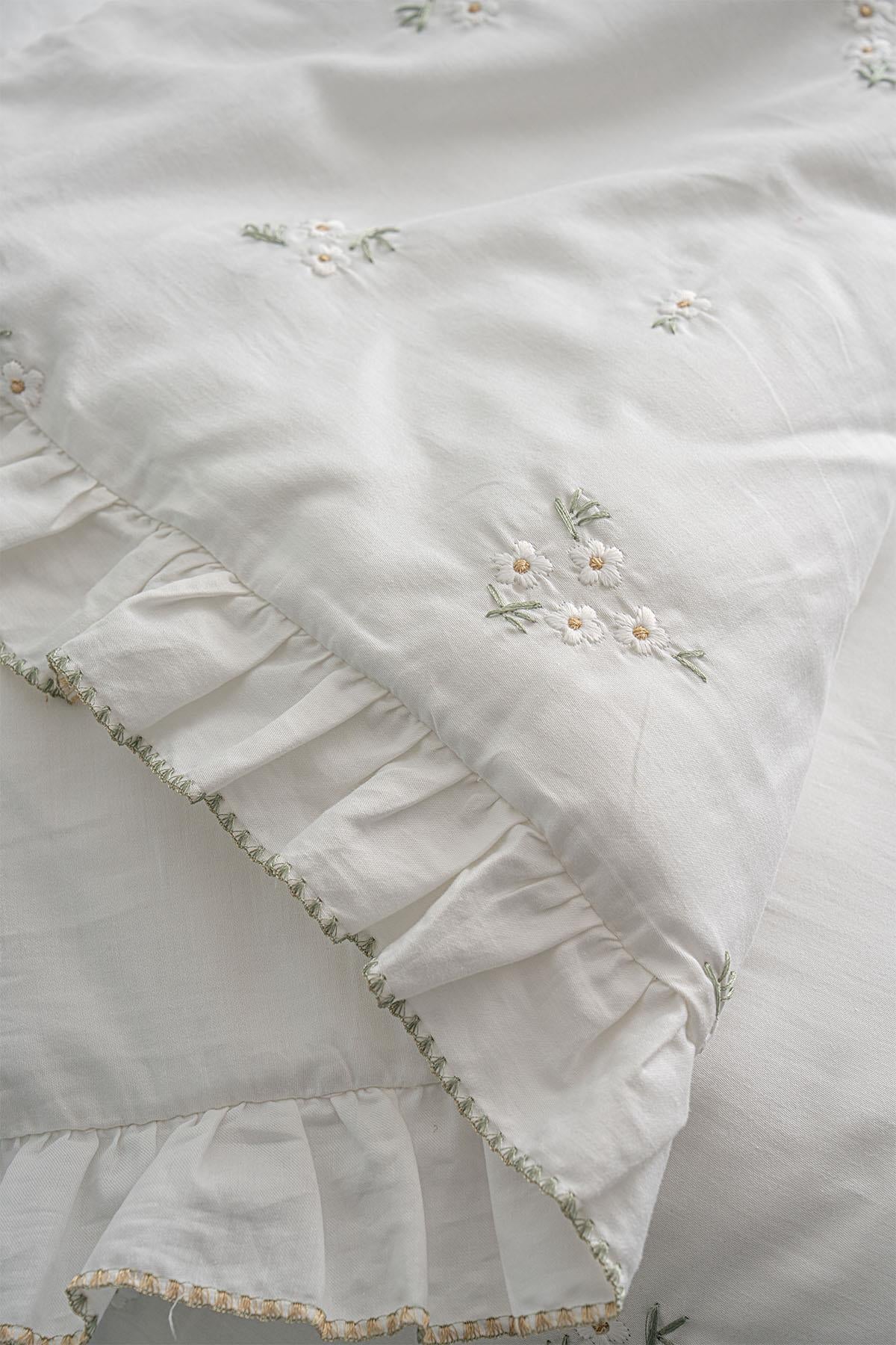Nadia Daisy Embroidered Cotton Satin Single 4-Piece Duvet Cover Set