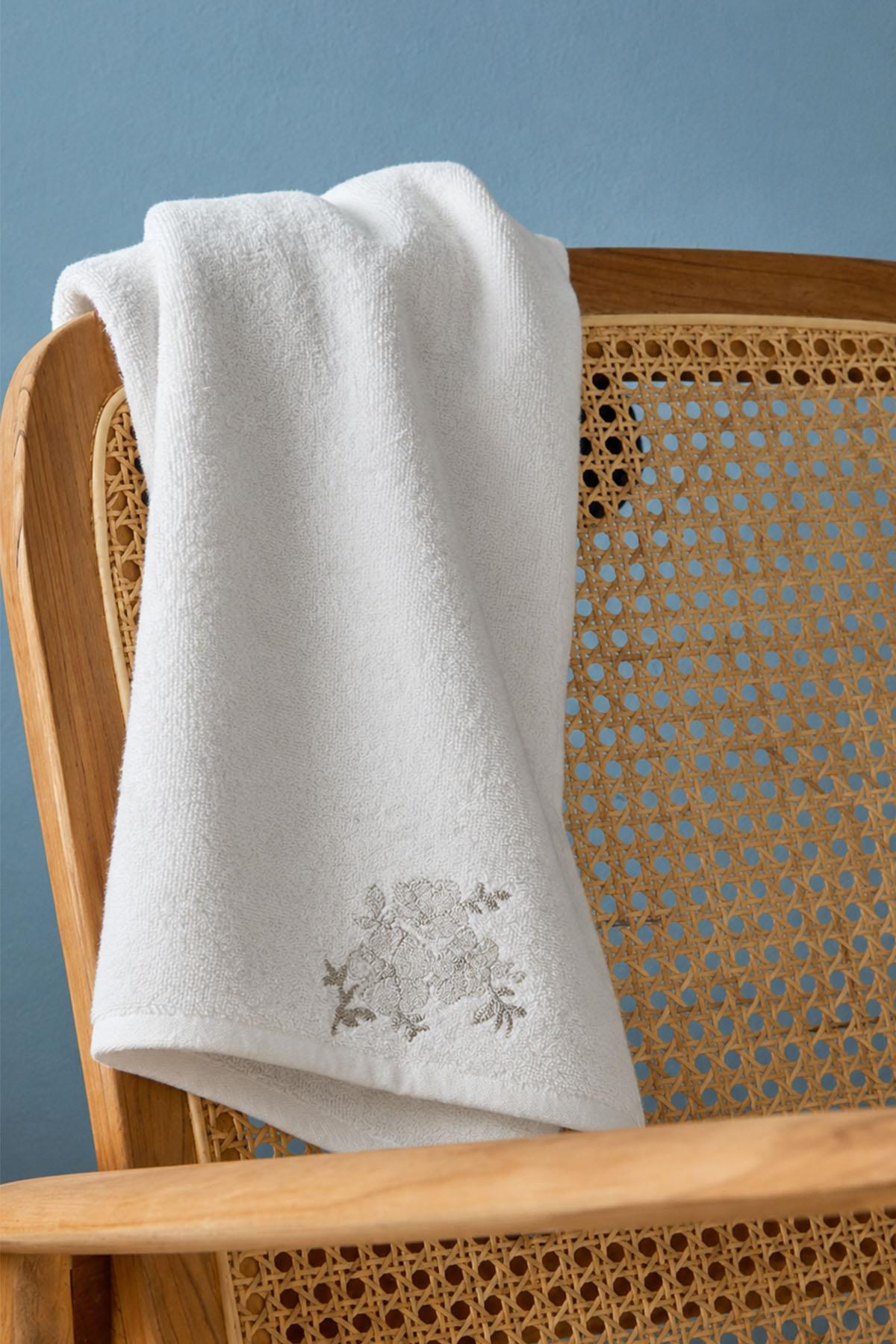 Nella Floral Pattern Hand Towel (50 x 90 cm)