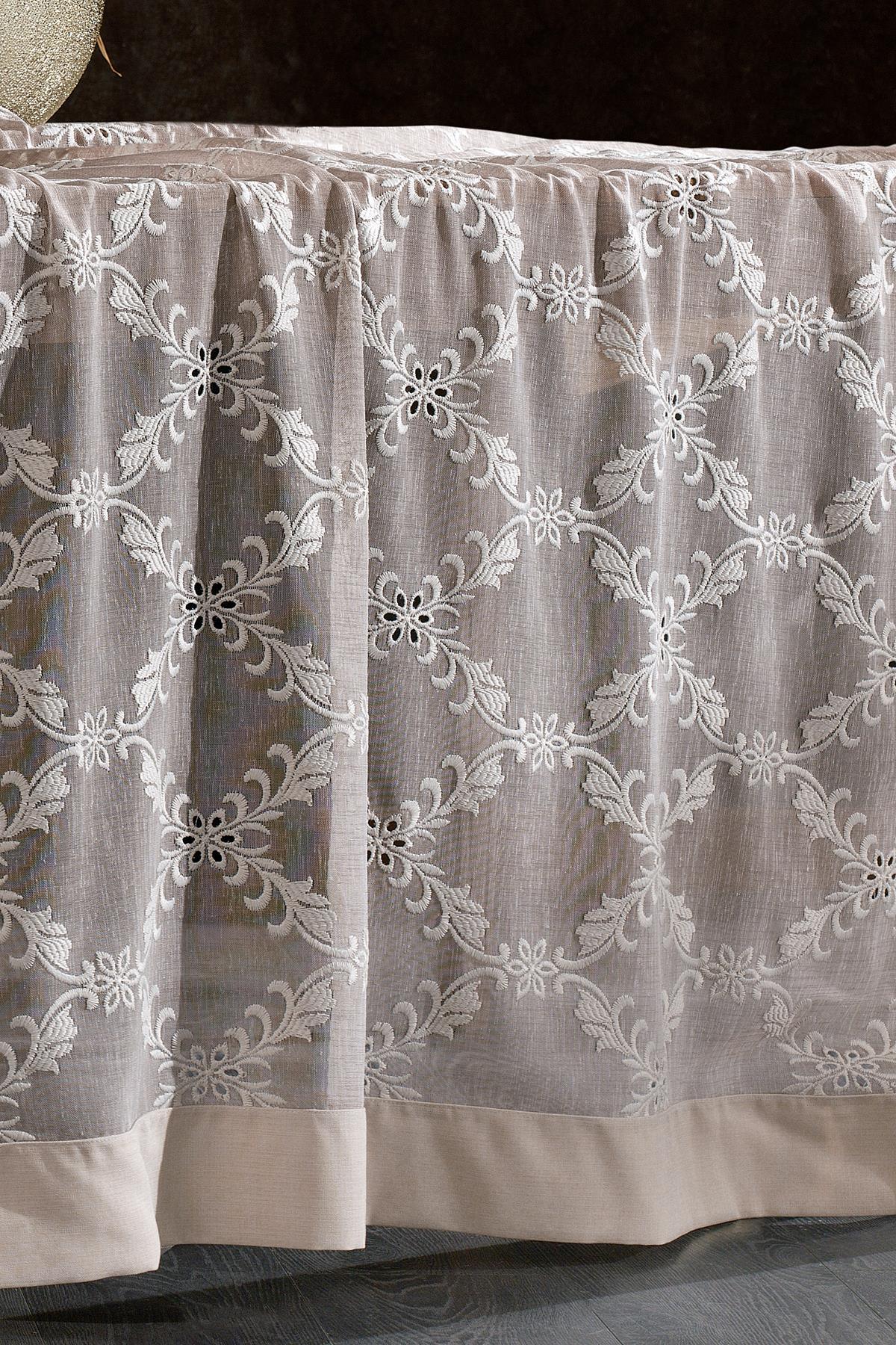 Stain-resistant, cream-colored tablecloth with white floral embroidery, 160x260 cm
